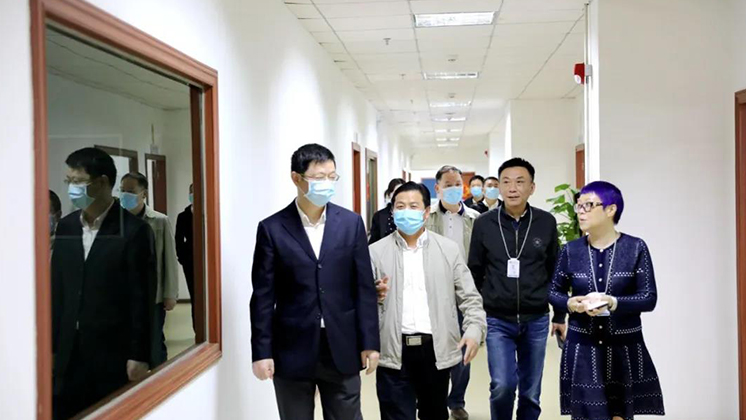 省政府口岸辦副主任、省商務(wù)廳口岸處處長(zhǎng)羅專一行蒞臨炬神電子開展聯(lián)點(diǎn)服務(wù)工作