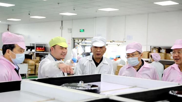 省人大常委會(huì)委員、省人大財(cái)政經(jīng)濟(jì)委員會(huì)主任委員張亦賢一行調(diào)研炬神電子