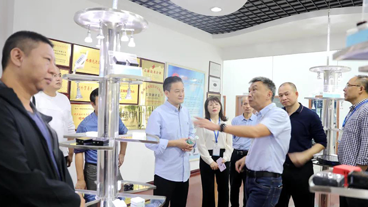 市政協(xié)副主席、九三學(xué)社郴州市委主委潘執(zhí)坤一行調(diào)研炬神電子