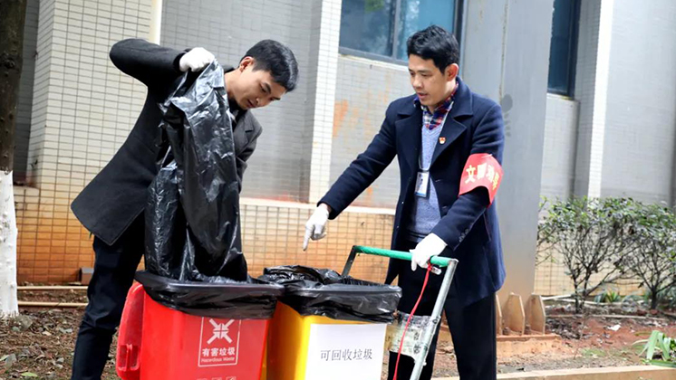 “黨員干部示范引領(lǐng)，爭(zhēng)做生活垃圾分類先鋒”——炬神電子黨支部主題黨日活動(dòng)