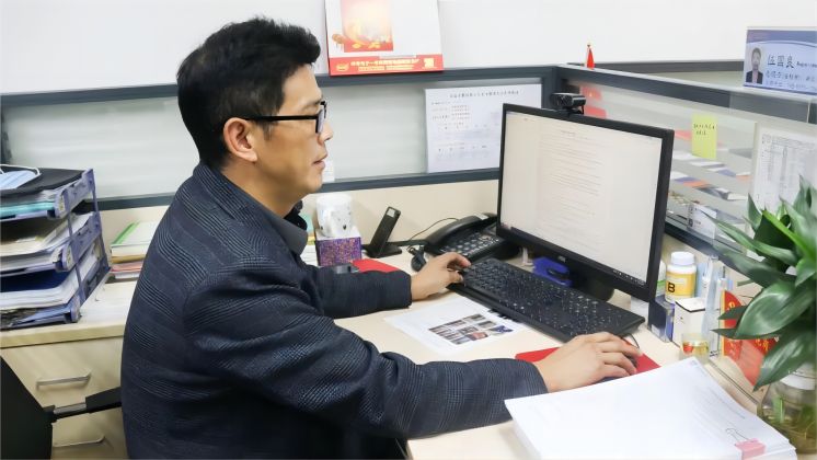 伍國良，“卷王”實錘了！