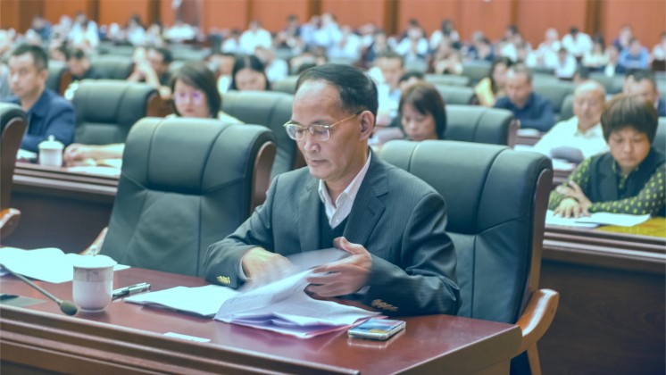 湖南炬神電子榮獲“新郴州貢獻獎”，董事長楊譓鵬作代表發(fā)言